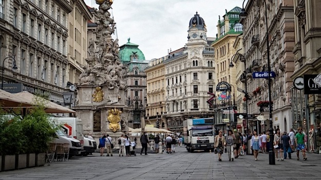 Vienna Street Scene 1